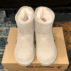 BearPaw Alyssa Light Tan Suede Boots
Never worn-comes with box